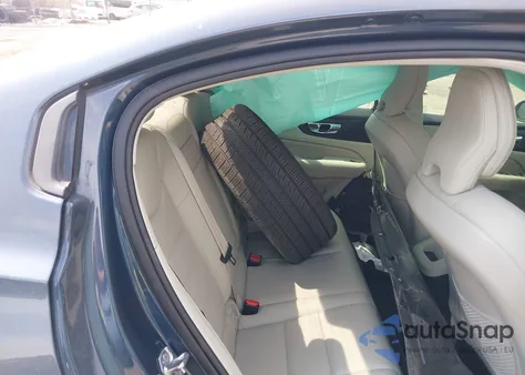 2019 Volvo S60 T6 Momentum from USA, damaged, VIN 7JRA22TK9KG017723